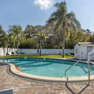 Refurbished Studio With Pool And Parking Clearwater