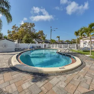 Located By The Beach 1 Bedroom With Parking And Pool Clearwater