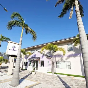 Beach Side Studio With Pool And Parking Clearwater