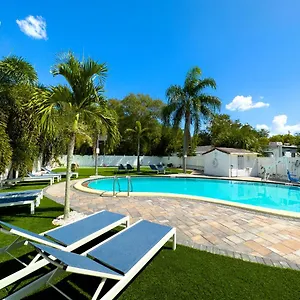 2q Beds With Shared Pool 05 Clearwater